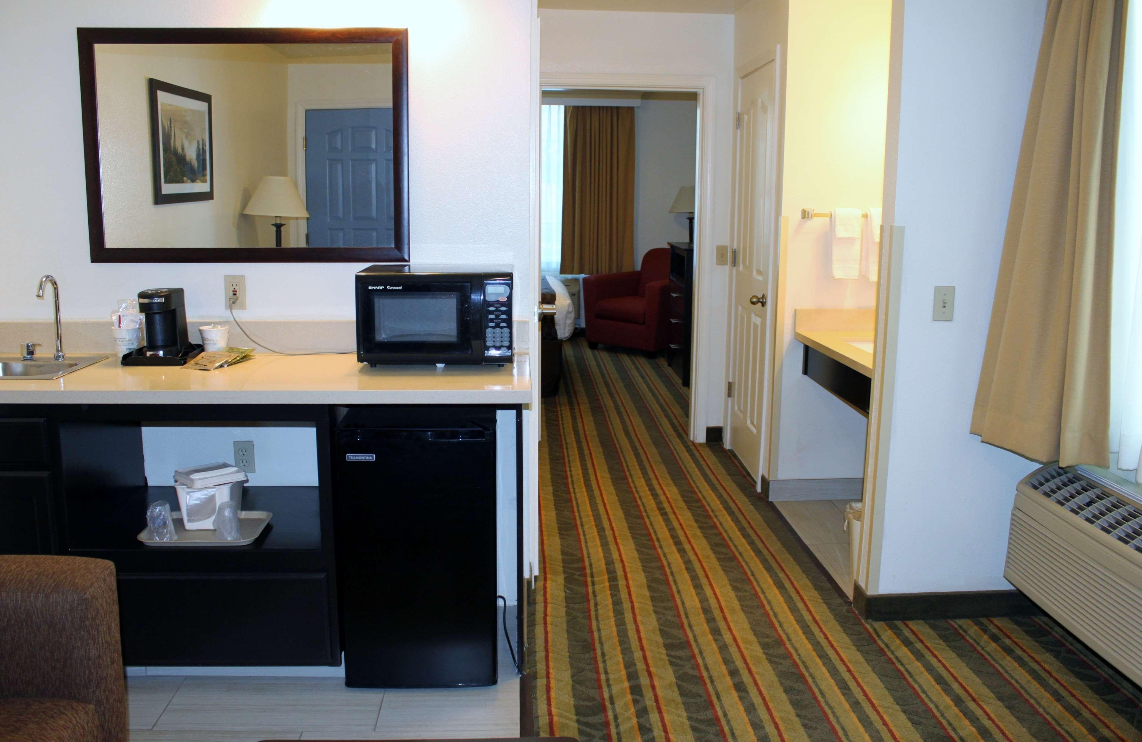 Best Western Visalia Hotel Екстериор снимка