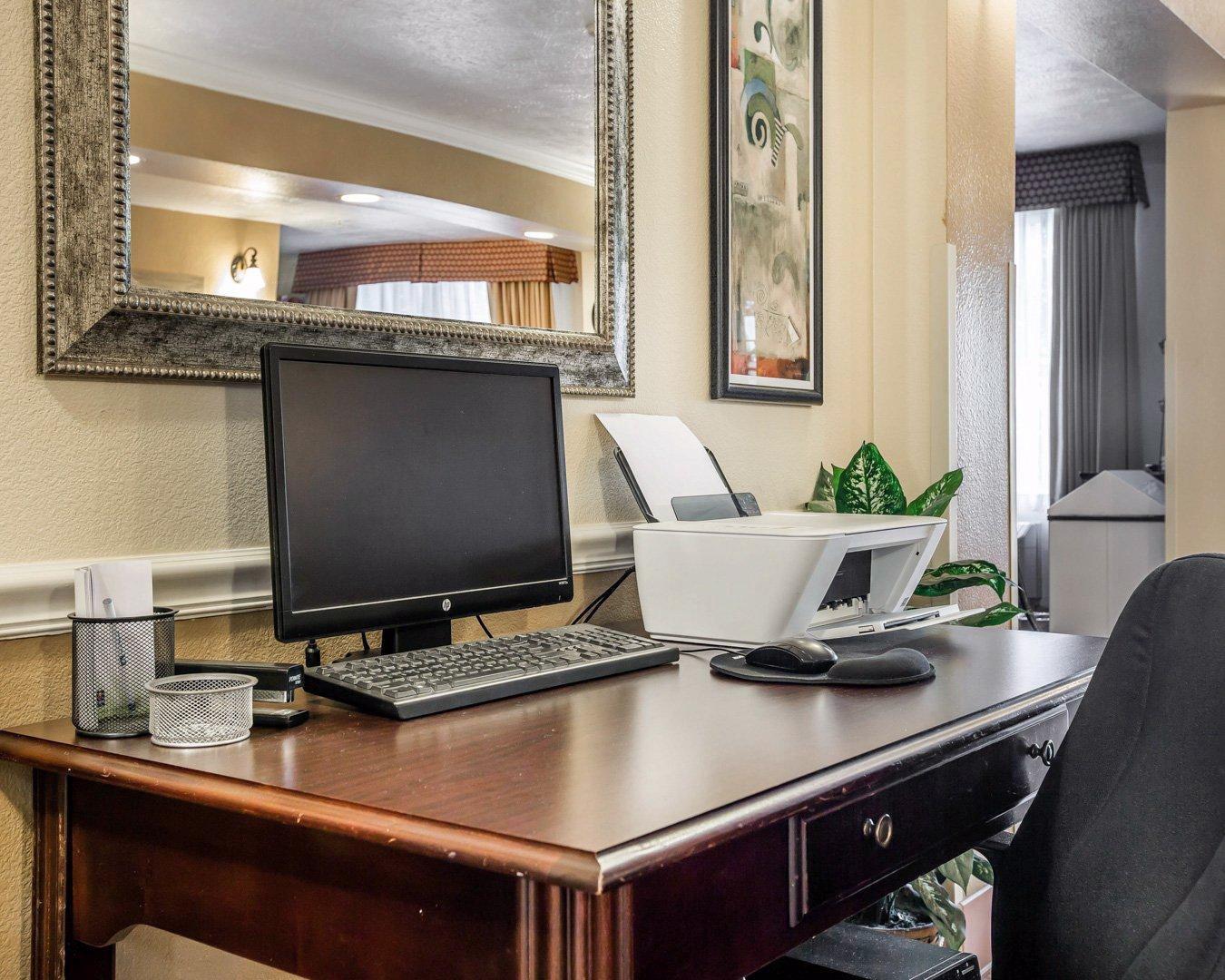 Best Western Visalia Hotel Екстериор снимка