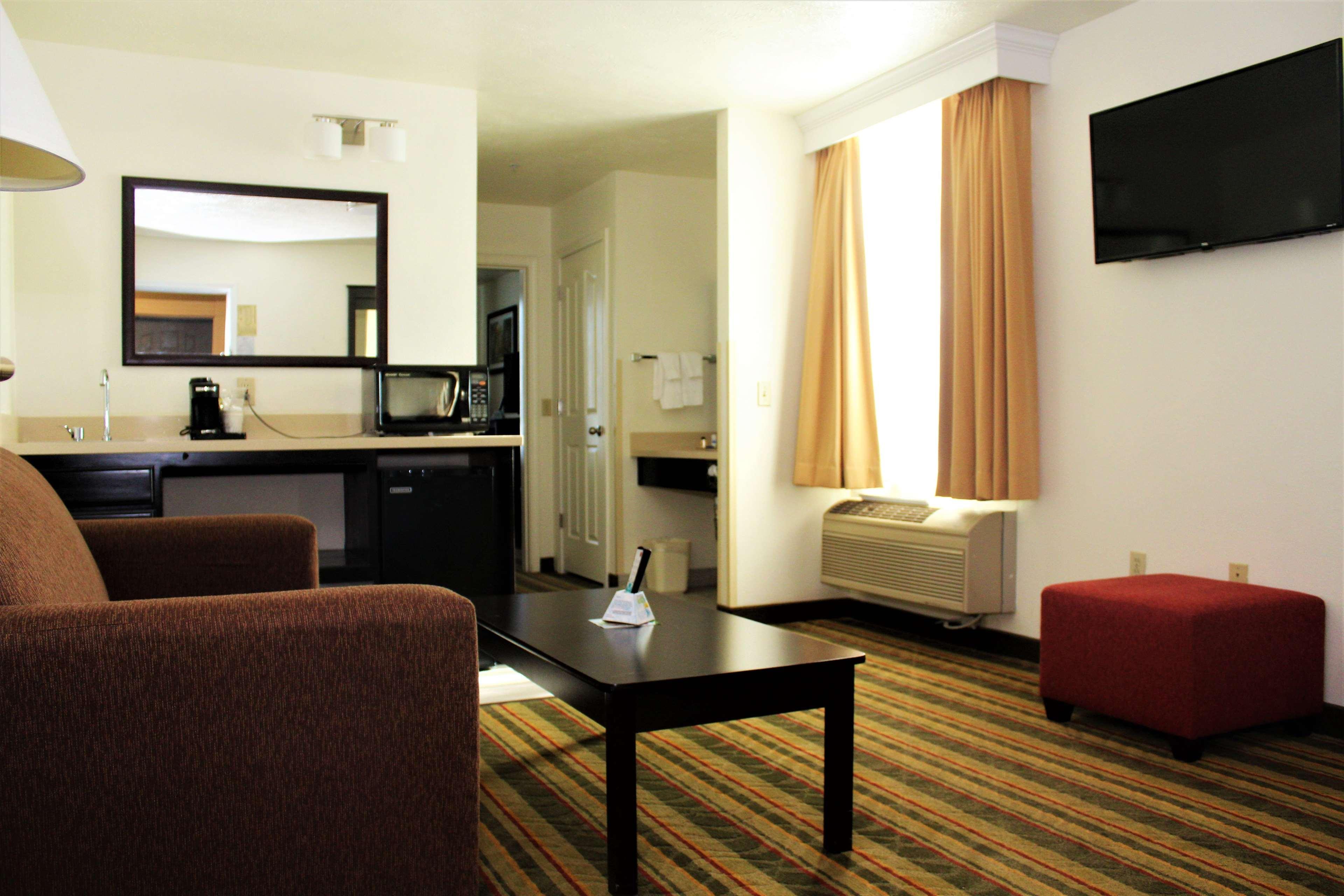 Best Western Visalia Hotel Екстериор снимка