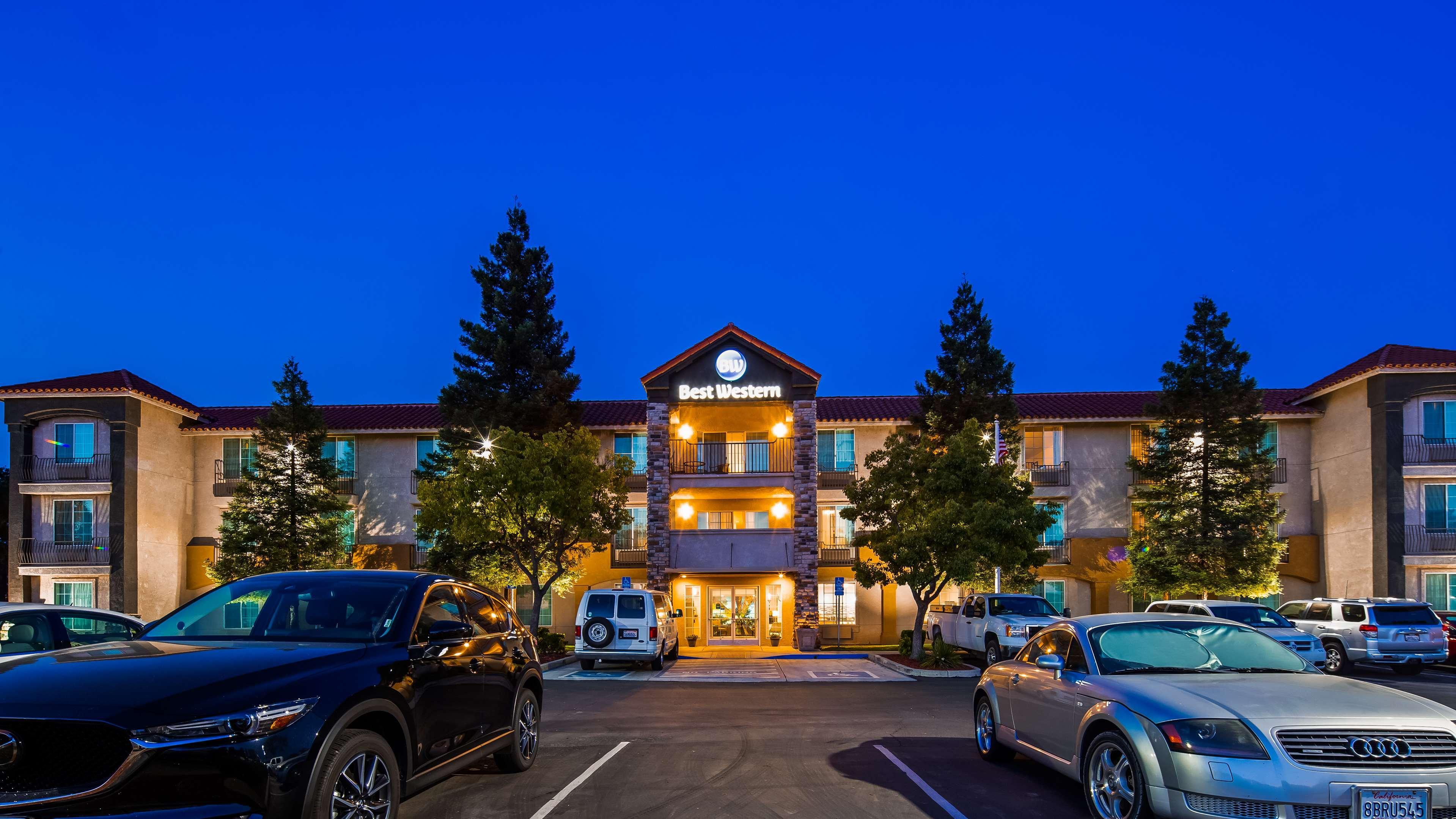 Best Western Visalia Hotel Екстериор снимка