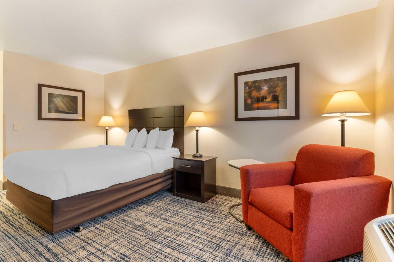 Best Western Visalia Hotel Екстериор снимка