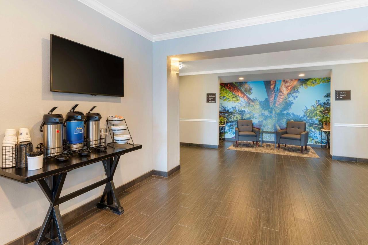 Best Western Visalia Hotel Екстериор снимка