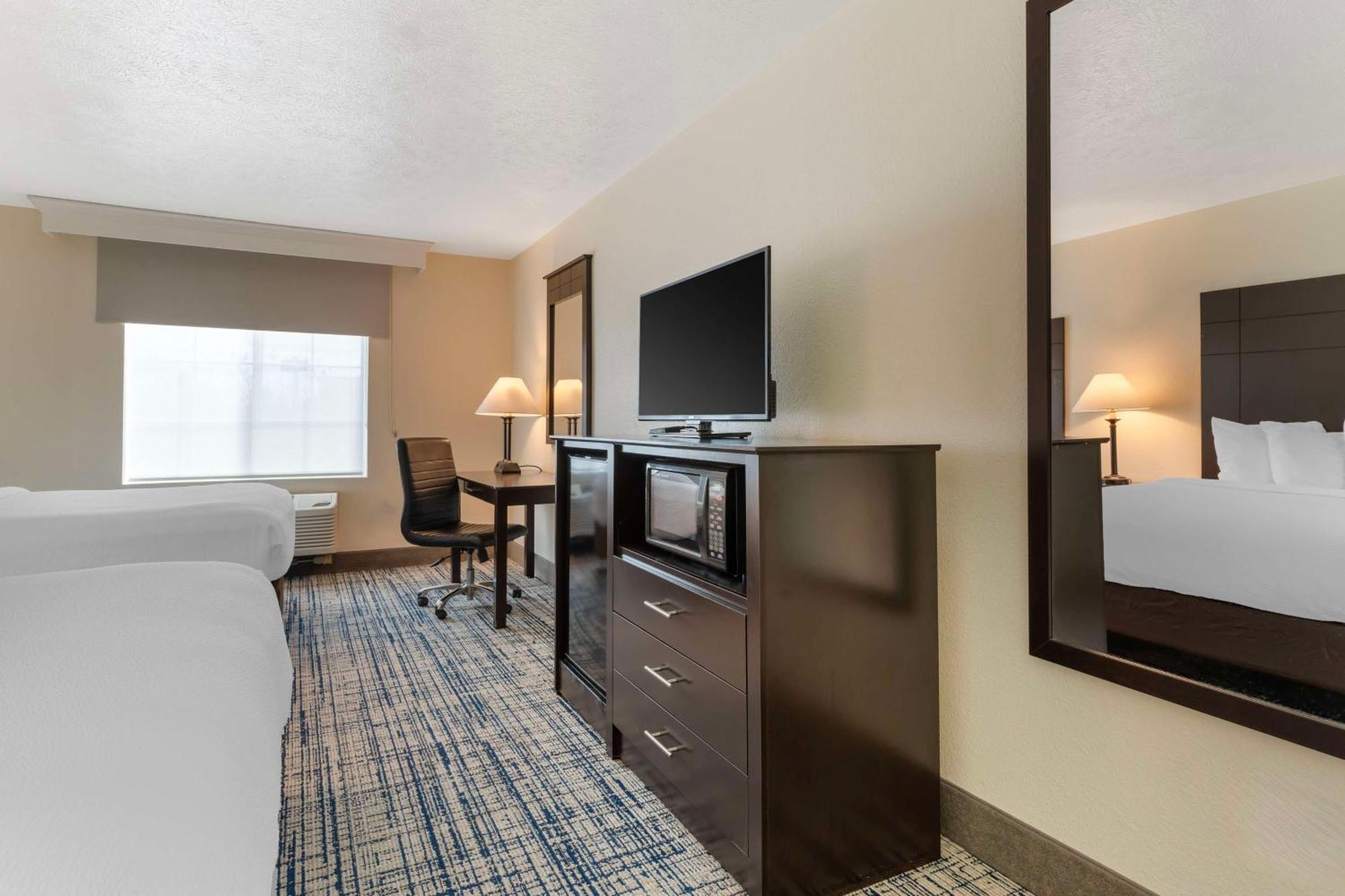 Best Western Visalia Hotel Екстериор снимка