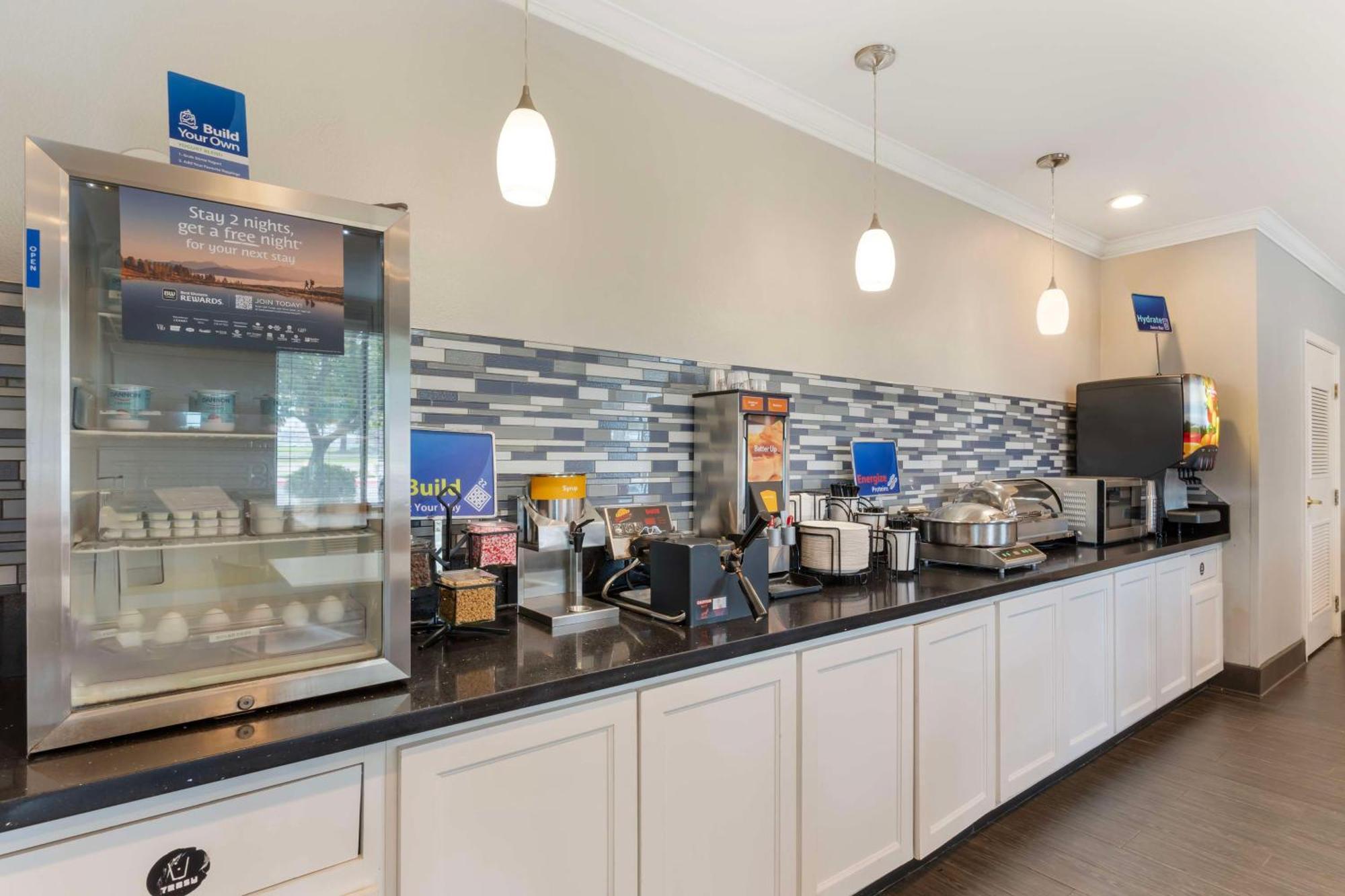Best Western Visalia Hotel Екстериор снимка