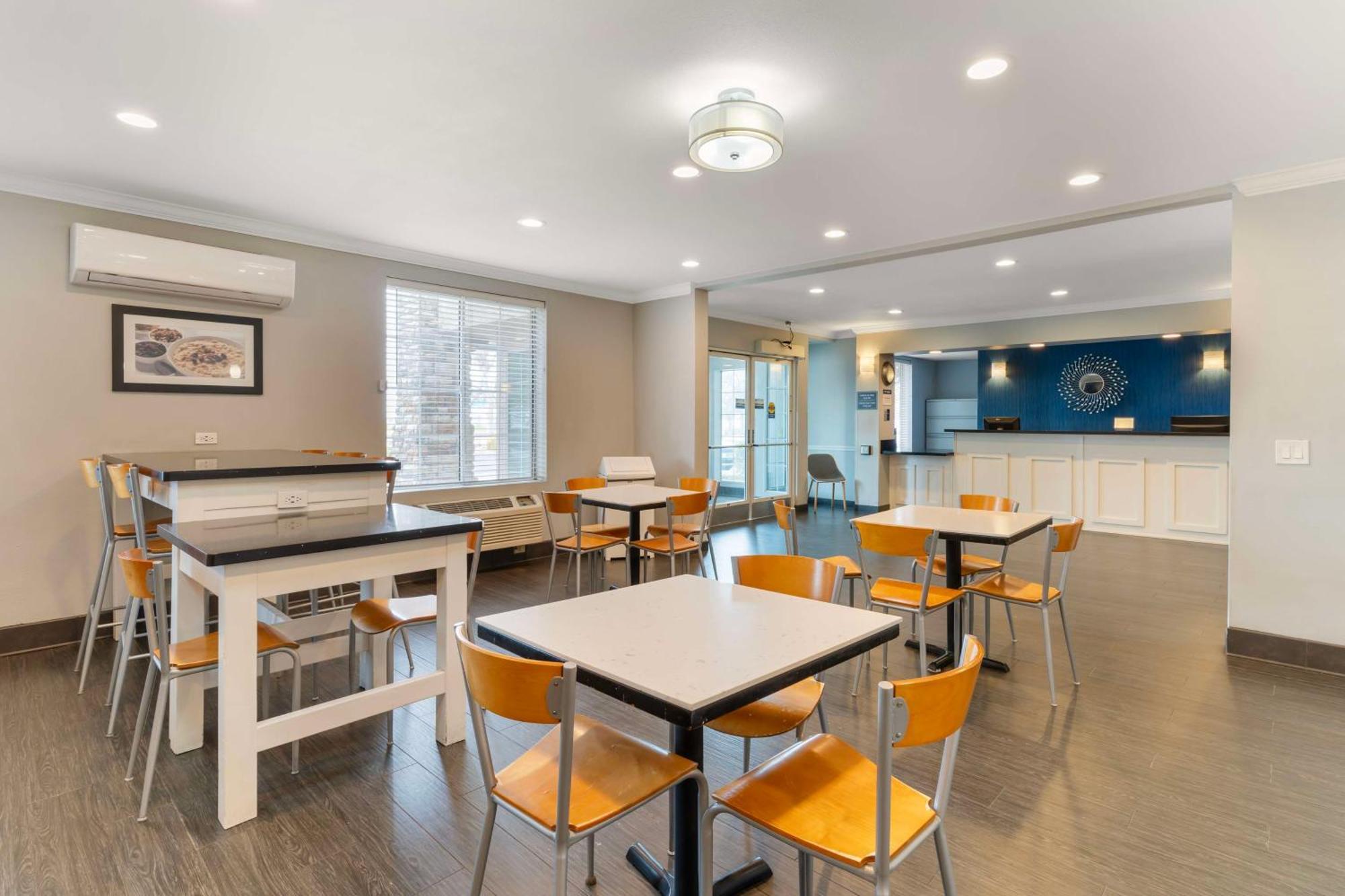Best Western Visalia Hotel Екстериор снимка