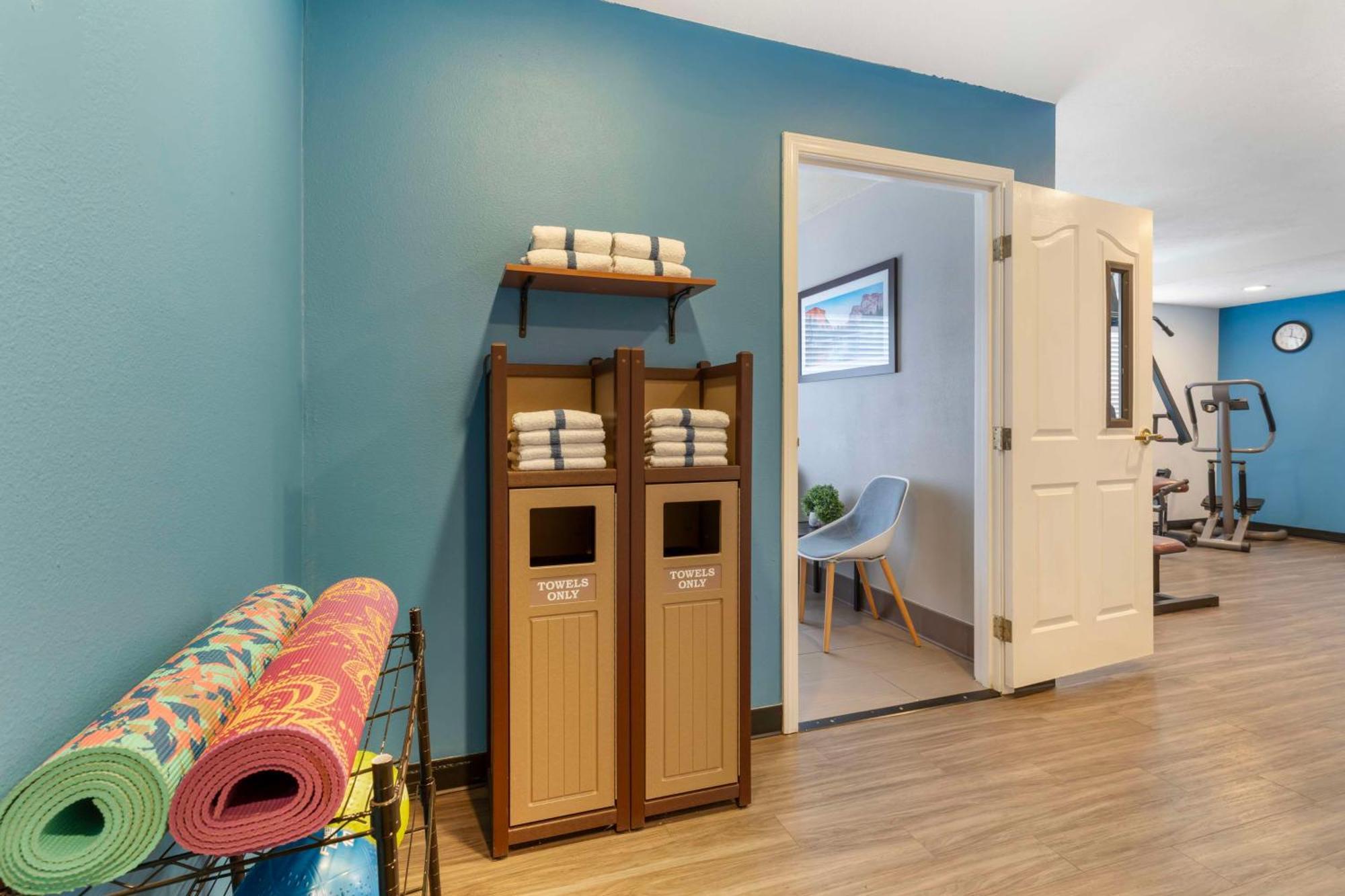 Best Western Visalia Hotel Екстериор снимка