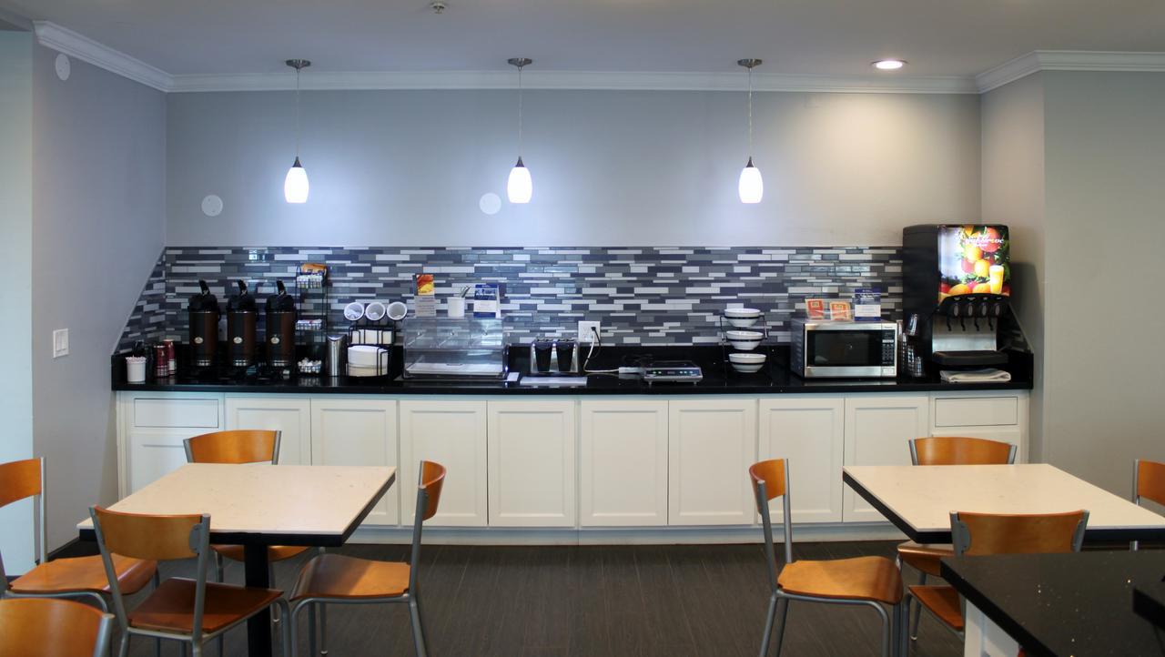 Best Western Visalia Hotel Екстериор снимка
