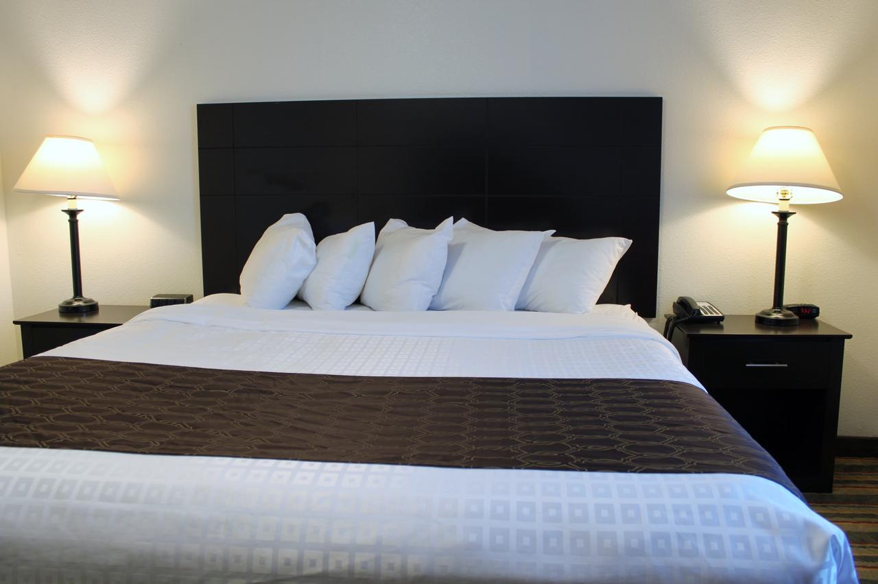 Best Western Visalia Hotel Екстериор снимка