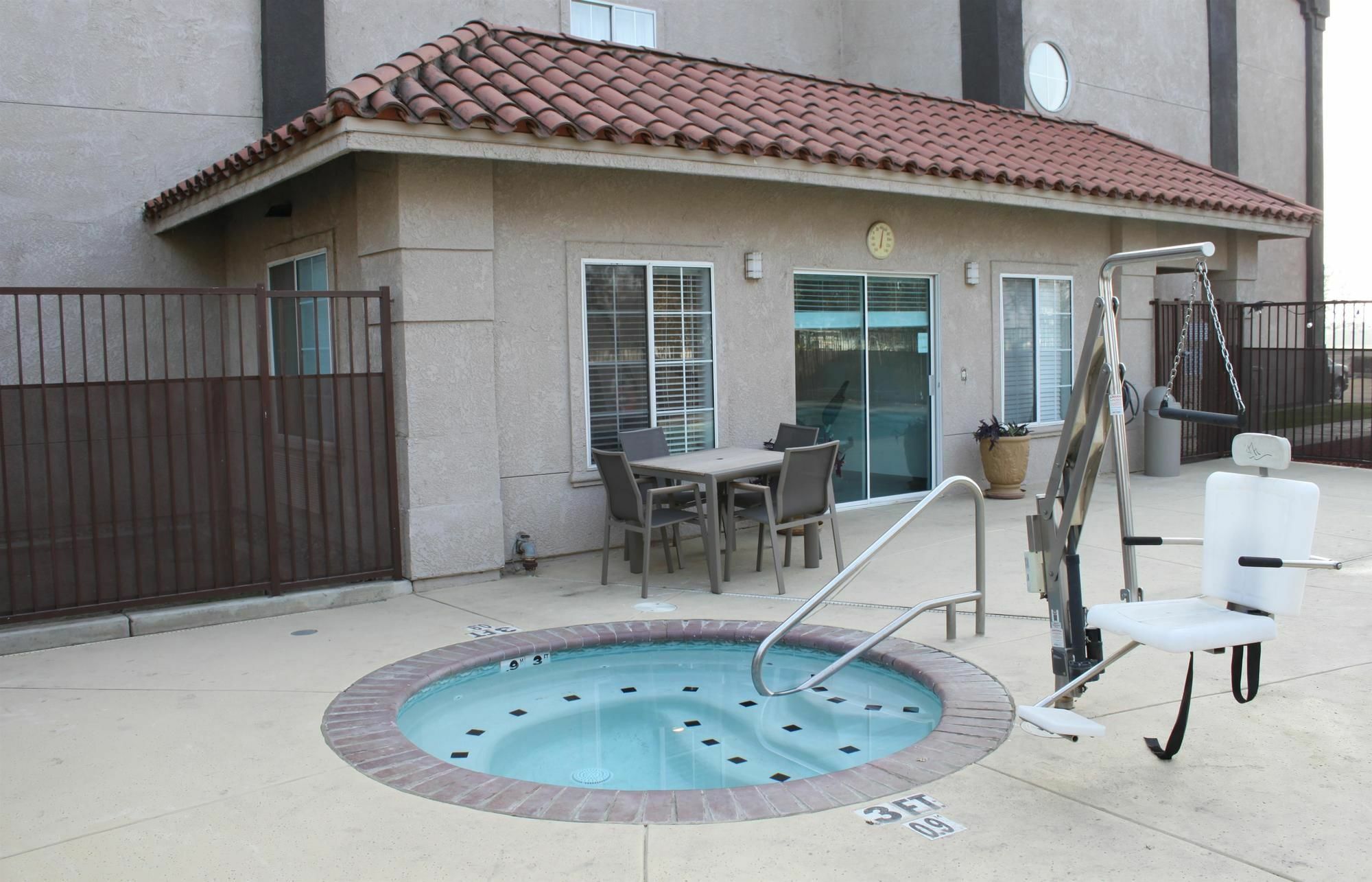 Best Western Visalia Hotel Екстериор снимка